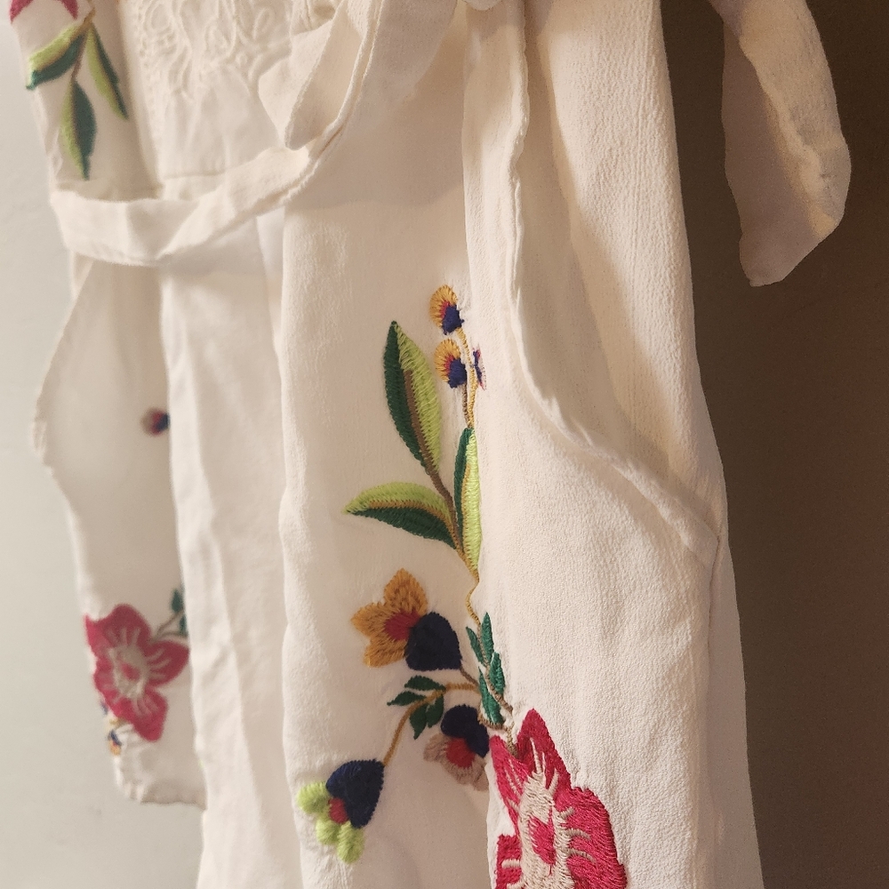 Guess White Shorts Bib Jumper‎ Size 4 Embroidered Y2K Floral Lightweight  Eyelet - Picture 14 of 14